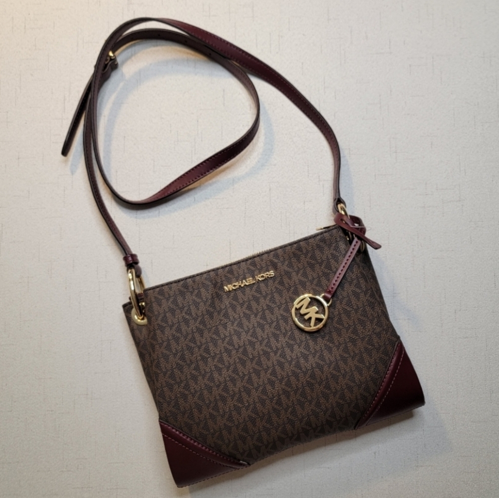 NWT Michael Kors Nicole Large 3 Compartment Crossbody